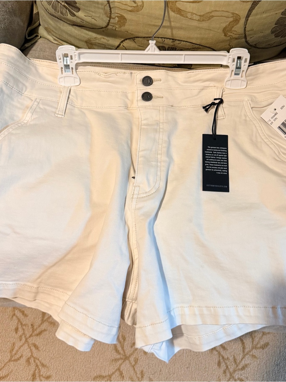 NWT Kut from the Kloth Women’s High-Rise Cream denim Jane Shorts 18W